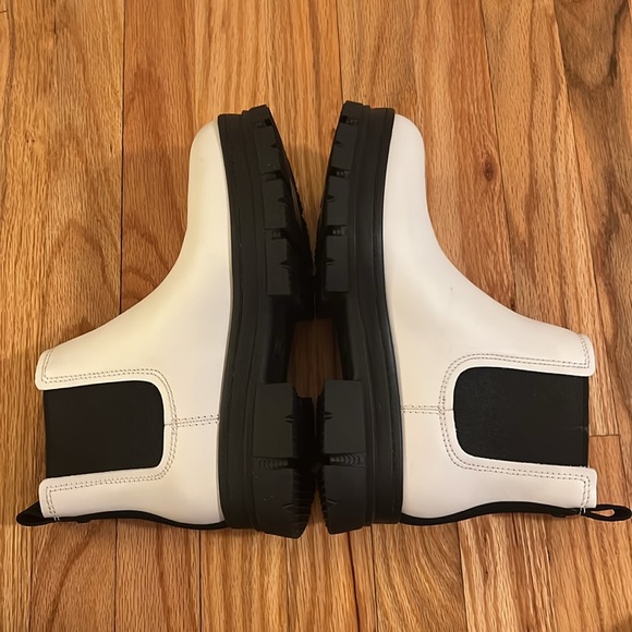 Ugg ashton Chelsea boots - Picture 3 of 8